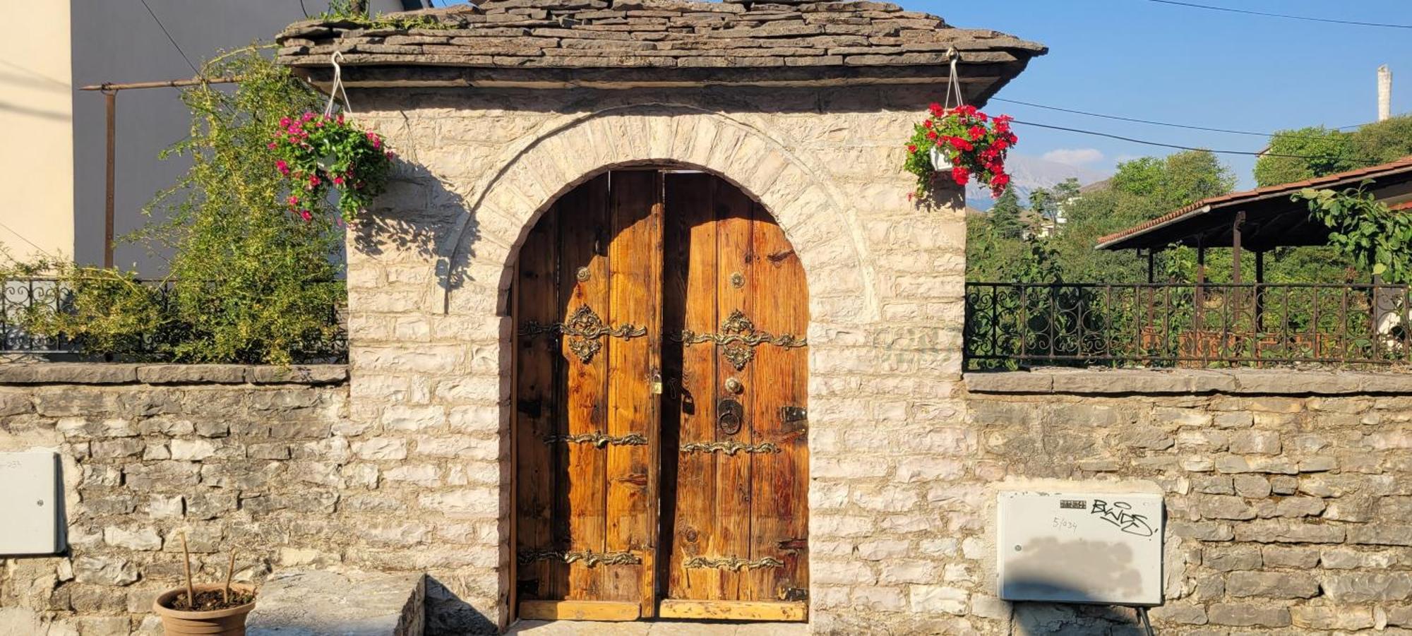 Guest House Emily Gjirokaster Exterior photo